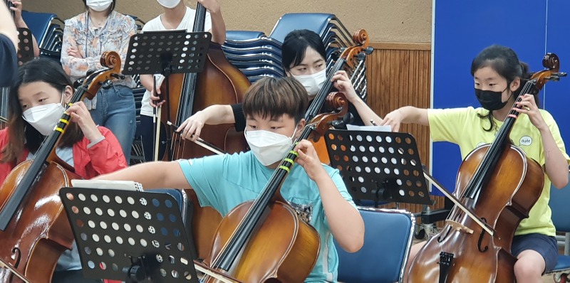열심히 연습중인 첼로.jpg